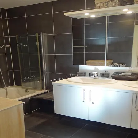 Neo Portus V0001 With Shared Outdoor Pool Apartment *
